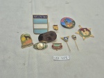 Lote de 10 pins e botons diversos para colecionador. Medindo o maior 4cm x 3,5cm.