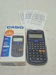 Calculadora cientifica Casio FX-82 ES-Plus BL, na embalagem original com manual, funcionando perfeitamente.