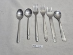 Lote de 6 talheres em aço inox, com logos de cias aéreas diversas. Medindo o maior 16,5cm de comprimento.