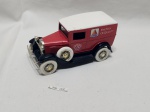 Antigo cofre na forma de carro "Liberty Classics Citgo 1992, Ford Model A" Edição Limitada. Medindo 15,5cm x 7,5cm x 8cm de altura.