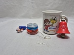 Lote diverso, composto de caneca do Senninha, yo-yo, etc. Medindo a caneca 8cm x 10cm de altura.