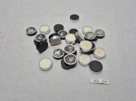 Jogo de 15 pedras imantadas para jogo de dama, gamãoe trilha. Medindo 3cm de diâmetro.