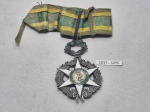 Medalha de condecoração ordem do mérito médico em prata de lei esmaltada. Medindo 5cm de diâmetro, pesando ao todo 52 gramas.