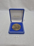 Medalha em bronze "Brasil - Paraguay 06-05-91 Unidos Construimos Itaipu". Medindo 6cm de diâmetro.