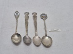 Lote de 4 colheres em prata 90 com brasão, para colecionador. Medindo 11cm de comprimento.