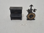 Lote de 2 antigos apontadores decorativos em metal para coleção. Medindo o maior 5cm de altura.