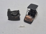 Lote de 2 antigos apontadores decorativos em metal para coleção. Medindo o maior 6cm de altura.