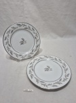 Jogo de 2 pratos de sobremesa em porcelana Noritake, modelo utilizado na primeira classe da antiga companhia aérea da Varig. Medindo 16cm de diâmetro.