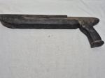 Corpo de arma decorativo em madeira. Medindo 48cm de comprimento.
