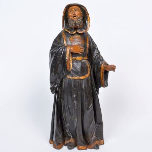Linda e invulgar imagem de <B>São Francisco de Assis </B>em madeira patinada de preto apresentando vestes plissadas em sentido vertical com representação muito erudita. Filetado a ouro e olhos em contas de vidro, fortemente expressivos. Realces a ouro. Séc. XVIII. Alt. 39 cm