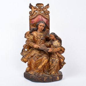 Bela imagem de <b>Sant'Ana Mestra </b>em madeira patinada entalhada com elaborado panejamento das vestes espraiadas aos pés. Cadeiral patinado em vermelho e entalhado com volutas. Exuberante douração de época. Séc. XVIII. Alt. 34,5 cm