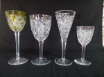 <b>Serviço de taças </b>em cristal Baccarat, com lapidação em padrão geométrico. Constando de 8 taças p/ "champagne", 5 copos p/ água (um com bicado), 12 copos verdes p/ vinho tinto e 9 copos p/ vinho branco. Total de 34 peças.