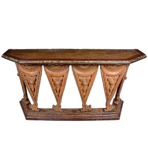 <b>Balaustrada </b>de forma retangular em madeira patinada com 6 colunas de entalhos barrocos terminados em acantos apoiados em base chanfrada. Med. 60 x 120 cm