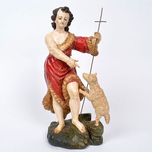 Bela imagem de <b>São João Evangelista Menino </b>em madeira entalhada com veste patinada em vermelho. Séc. XVIII. Alt. 37 cm