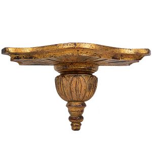 Pequena <b>peanha </b>em madeira entalhada e dourada com parte superior em ondulação sobre base em forma de fuso. Alt. 15 cm