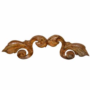 <b>Talha </b>em madeira policromada com volutas e enrolados. Realces a ouro. Séc. XIX. Compr. 150 cm