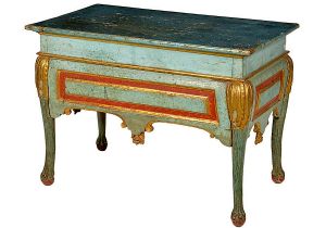 Belíssima <b>credencia </B>portuguesa em madeira policromada em tonalidades azuis esverdeadas. Caixa retangular, com saia em almofadas na cor vermelha marmorizada, filetados e delicados entalhes floridos a ouro. Pernas suavemente recurvadas parcialmente cobertas por volutas no topo. Pés em garras sobre esferas. Séc. XVIII. Med. 80 x 111 x 64 cm