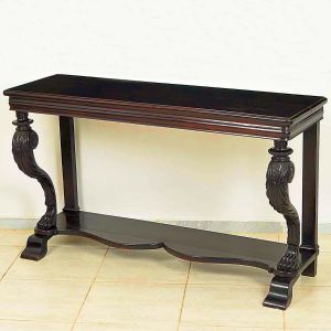 Antigo <b>console </b>Império, pernambucano, em jacarandá, com tampo retangular. Pernas anteriores em curvas e contracurvas recamadas por volutas e terminadas em garras. Sustentações posteriores retas, travessão inferior e pés arqueados. Séc. XIX. Med. 87 x 150 x 45 cm