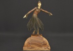 <b>DEMÉTRE H. CHIPARUS </b>- "Starlight Dancer". Escultura criselefantina Art Déco em bronze patinado com rosto e mãos em marfim. Base em mármore rajado. Assinada na base. Dedo mínimo da mão direita faltando imperceptível parte. Med. 59,5 x 34 x 9,5 cm