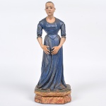 <b>ANTONIO FRANCISCO LISBOA, o ALEIJADINHO </b><Br>(1738-1814)<br>Magnífica imagem de <b>Nossa Senhora de Roca </b>em madeira policromada destacando expressiva feição, veste em gracioso caimento espraiado. Base marmorizada. Séc. XVIII. Alt. 35 cm