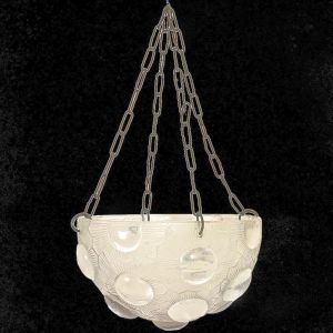 <b>RENÉ LALIQUE</b> (1860-1945) - Soleil - <b>Luminária de teto </b>em vidro artístico assinado R. Lalique. Modelo criado em 1926. Publicado no catálogo Raisonné do artista, por Felix Harcilhac. Diâm. 30 cm