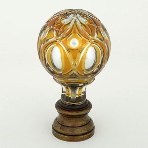 <b>Pinha </b>globular com "overlay" dourado sobre interior espelhado. Base em bronze. Séc. XIX. Alt. 17 cm
