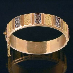 <b>Pulseira </b>em ouro 18k com "design" em esmalte italiano. Peso da peça 41,32 gramas.