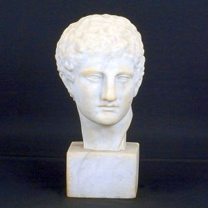 <b>HUMBERTO COZZO</b><BR>(1900-1981)<BR>Cabeça<BR>Escultura em mármore<BR>Assinada<BR>Alt. 37 cm