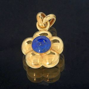 <b>Pendente </b>de lápis lazúli montado em ouro 18k. Peso total da peça 11,66 gramas.