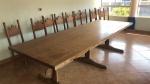 ANTIGA MESA DE MADEIRA MACIÇA MEDINDO: 3 METROS DE COMPRIMENTO  X 1,10 METROS DE LARGURA X 0,85 CENTIMETROS DE ALTURA - ACOMPANHA 12 CADEIRAS DA MESMA MADEIRA - ESTE LOTE NAO FAZEMOS ENVIO - RETIRADA POR CONTA DO COMPRADOR - ITEM ESTA NO INTERIOR DE SAO PAULO
