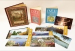 Lote de livros, postais e fotos antigos. The Lyle Antigues, Silver 2000 itens com ilustrações outro de Antigues China e diversas fotos de Roma e Beijim.