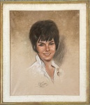 Bela obra de figura feminina em pastel sobre cartão com assinatura não identificada, ano 67 em rica policromia com moldura dourada  e com vidro. apresenta marcas do tempo e leves fungos no paspatur. Mede 60 x 45 cm e a moldura com 72 x 60 cm.