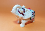 Bonito e grande elefante da sorte, em resina com bonita policromia - Dimensão: 11 X 8 cm
