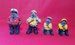 Bonito conjunto de marinheiros em resina policromada - Maior "Capitão": 9,5 X 6 cm