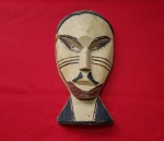 Máscara esculpida em madeira de balsa, procedência possivelmente asiática - Dimensão: 29 X 15 X 7,5 cm