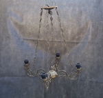 Lustre em metal amarelo com 4 braços - Dimensão: 68 X 55 cm