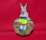 Antigo suporte em madeira para caixa de fósforos, no formato de coelho, com pintura de época - Dimensão: 15 X 9,5 cm