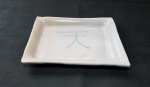 Bonita travessa em cerâmica rosada chinesa, apresenta imperceptível fio de cabelo - Dimensão: 21,5 X 16,5 cm