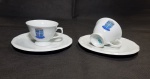 Par de xícaras de porcelana com brasão - Astúrias Principado Louças - Schmidt - Xícaras: 7 X 10 cm - Pires: 19,5 cm- Neste conjunto o pires por ser grande, faz papel de prato de sobremesa!
