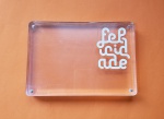 Belíssimo porta retrato em acrílico com ímãs nas pontas - Dimensão: 15 X 10,5 X 2 cm
