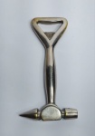 Antigo Abridor de Garrafas com Picador de Gelo em Espesso Metal Cromado. Medida: 13 cm x 7 cm x 1,5 cm. Conforme fotos.