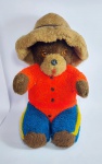 Antigo e Lindo Urso de Pelúcia MUFTY. Medida: 37 cm de altura x 24 cm x 22 cm. Mufty, um urso de pelúcia vintage da polícia montada real do Canadá dos anos 70, feito em Spruce Grove, Alberta, Canadá. Conforme fotos.