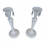Par de castiçais em madeira patinados de branco decorados com  pendentes em cristal, Alt. 30, Diam. 13 cm.