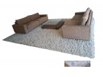 Grande tapete Tapis com superfície executado em lã de forma artesanal na cor off white,  400 x 350 cm.