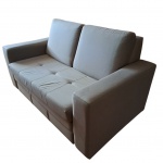 Sofá cama para 2 assentos com forro em brim na cor gree,  lateral de um dos braços manchado, Com. 170 Prof. 86, Alt. 100 cm.