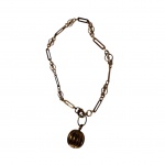 Pulseira em ouro 18k. com pedantife em esfera, 4,7gr. Com. 17 cm.