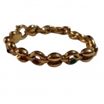 Pulseira feminina em ouro 18k. em elos e esferas cravejadas de pedras verdes e vermelha,  24,7 gr. Com. 20 cm.