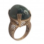 Anel feminino aro 17 em ouro 18k. com pedra verde Cabuchon, 8,1 g. bruto.