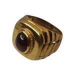 Anel feminino  aro 16, ouro 18k. Com pedra Cabuchon vermelha, 9,6g. bruto.