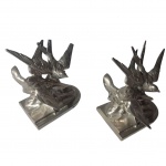 Par de serres de  livre em metal fundido representando pássaros, 13 x 8, Alt. 13 cm.